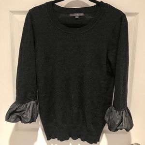 Gray sweater with puff on 3/4 sleeve